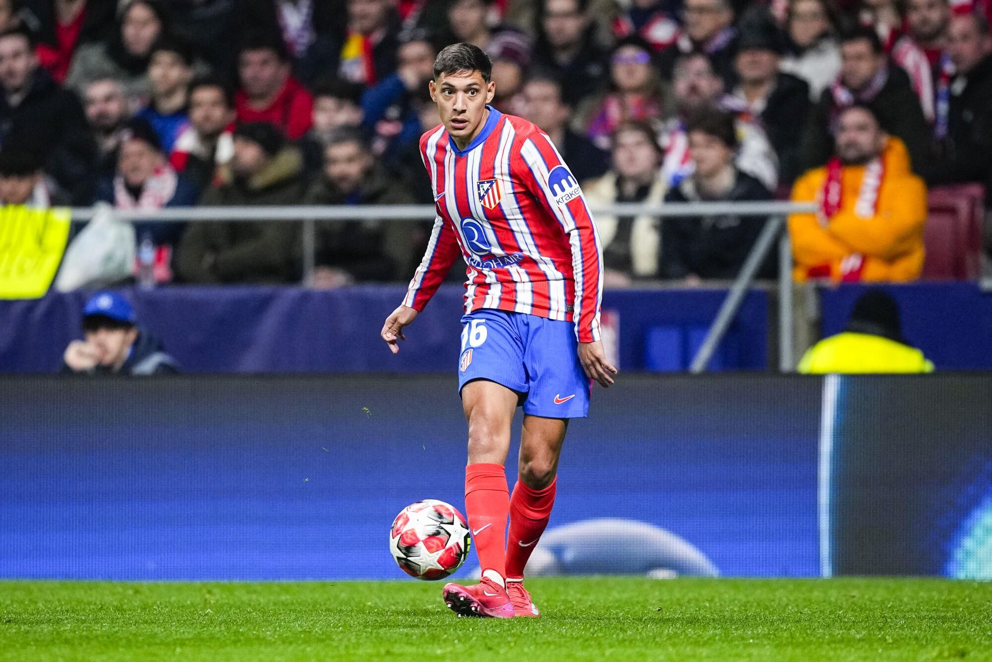 Nahuel Molina of Atletico de Madrid in action during the UEFA Champions League 2024/25 League Phase MD7 match between Atletico de Madrid and Bayer 04 Leverkusen at Riyadh Air Metropolitano stadium on January 21, 2025, in Madrid, Spain. AFP7 21/01/2025 ONLY FOR USE IN SPAIN. Oscar J. Barroso / AFP7 / Europa Press;2025;SPAIN;SPORT;ZSPORT;SOCCER;ZSOCCER;Atletico de Madrid v Bayer 04 Leverkusen - UEFA Champions League 2024/25 League Phase MD7;