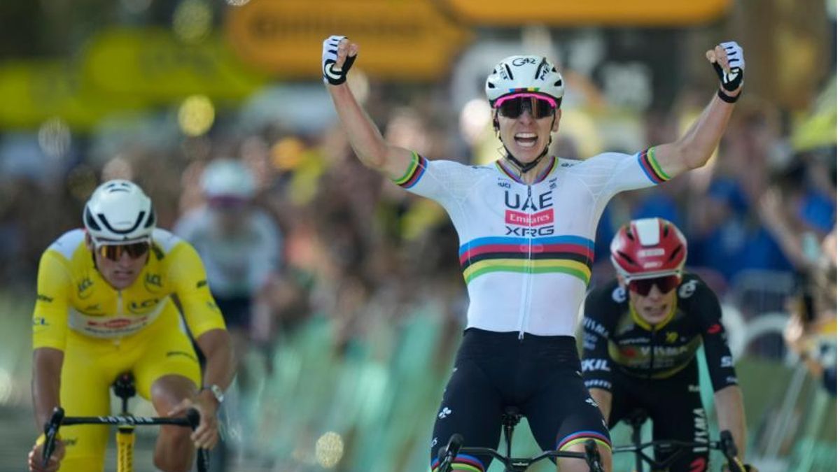 Tadej Pogacar supera en un altre esprint agònic Van der Poel i Vingegaard