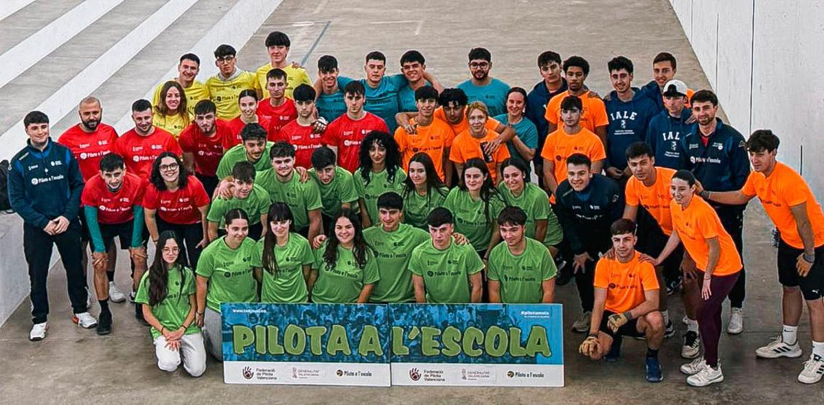 Equips participants en les finals de Cicles formatius de Pilota a l'Escola en Massalfassar