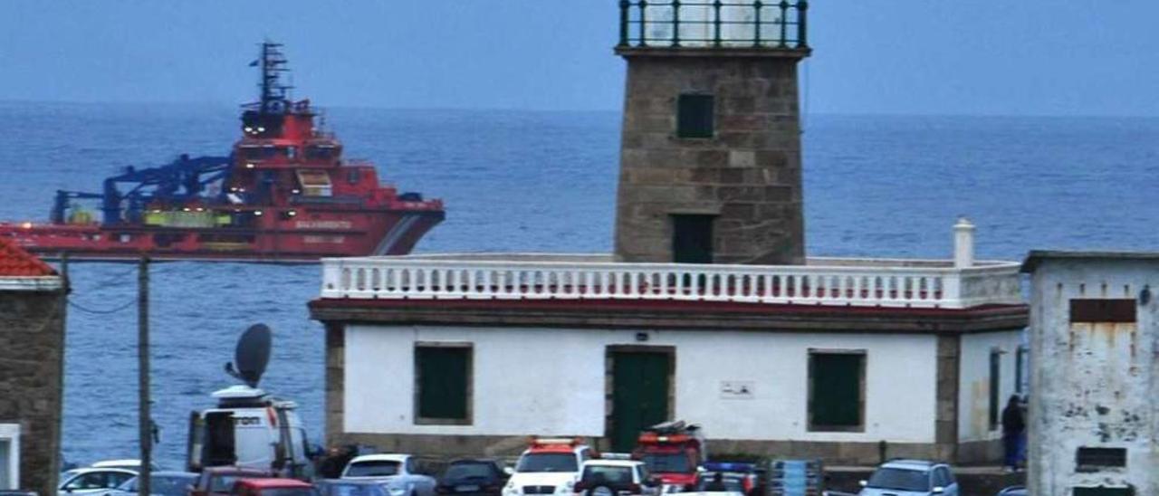 Búsqueda del &quot;Paquito Número 2&quot; y sus tripulantes, frente al cabo de Corrubedo. // Iñaki Abella