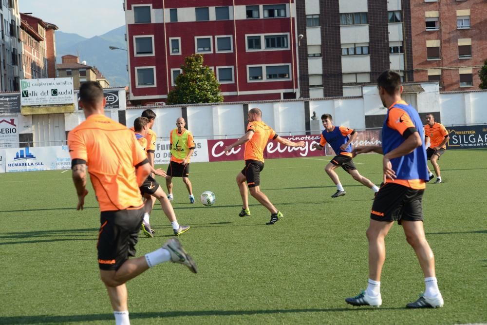 Primer entrenamiento del Caudal Deportivo de Mieres