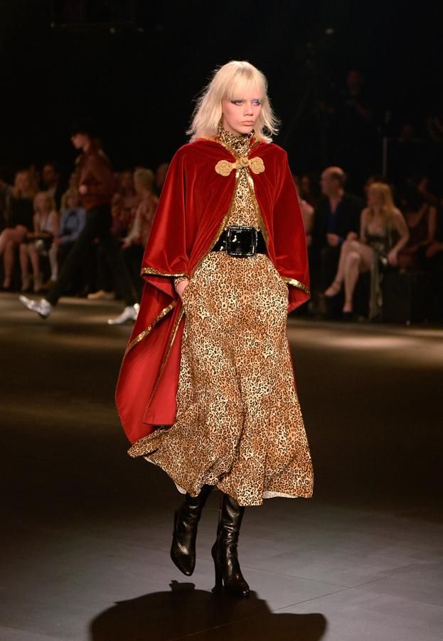 Saint Laurent Otoño-Invierno 2016/2017: capas.