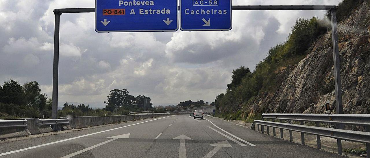 Uno de los tramos operativos de la AG-59, la autovía Santiago-A Estrada.   | // BERNABÉ/JAVIER LALÍN