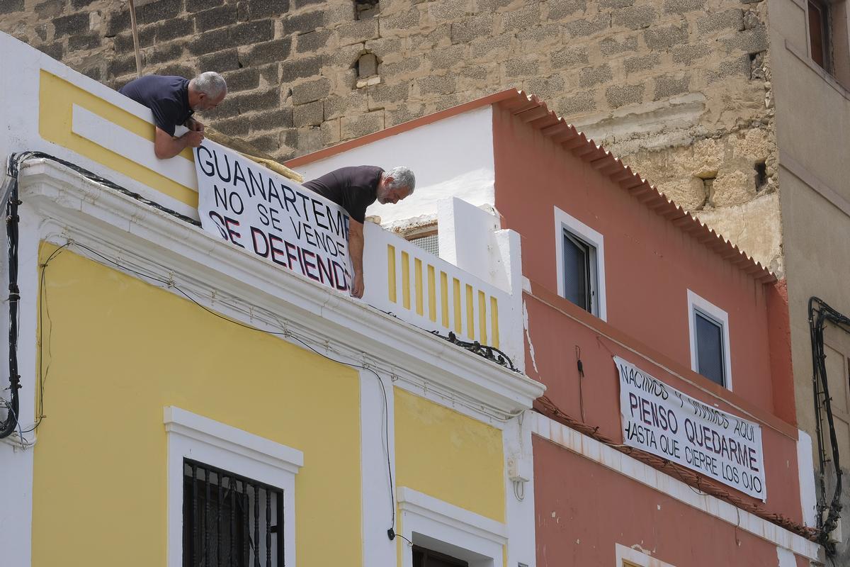 Vecinos de Guanarteme cuelgan pancartas de &quot;Guanarteme no se vende, se defiende&quot;