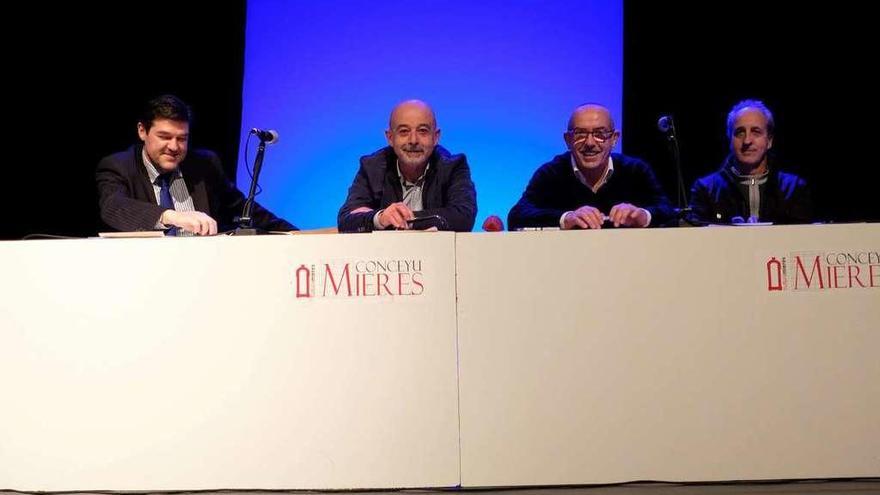 Carlos Mario Álvarez, Roberto Ardura, Benedicto Pol y Manuel Cienfuegos en la asamblea de anteayer.