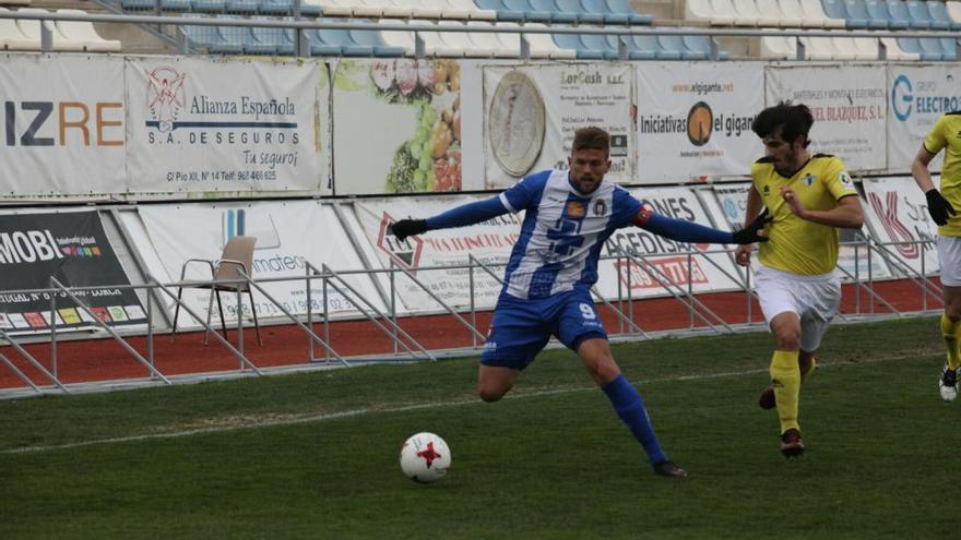 El Écija hunde un poco  más al Lorca Deportiva