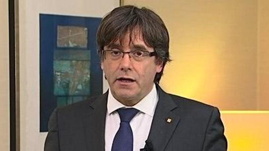 Carles Puigdemont, en una entrevista televisiva en Bruselas.