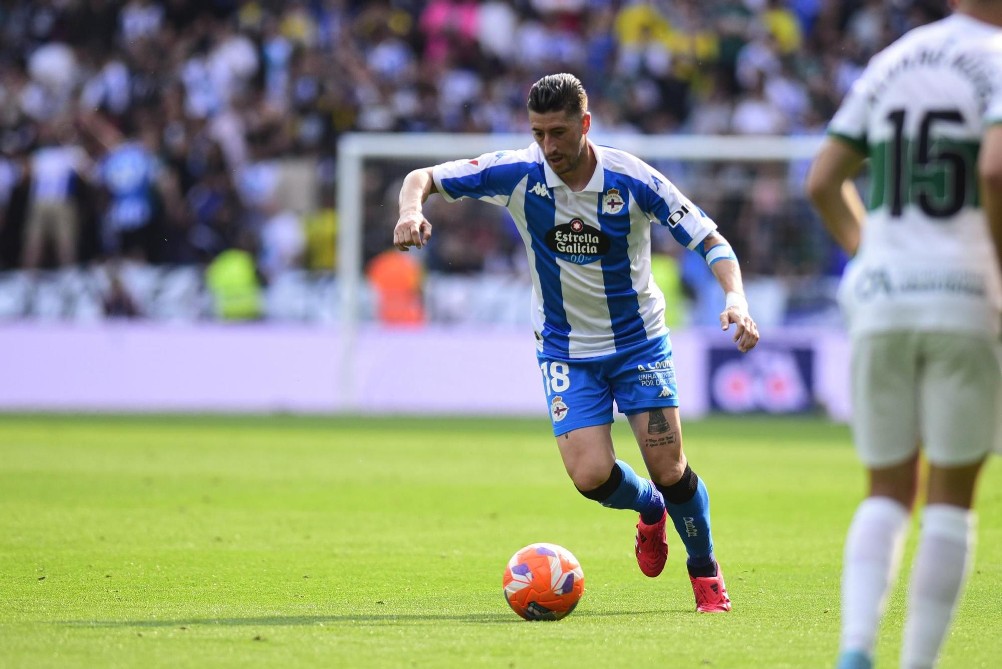 El Dépor cae goleado (0-4) por el Elche para cerrar la temporada 2025-25 en Riazor