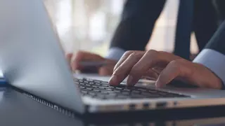 ¿Cuánto cobra un notario en España? Este es su sueldo en 2025