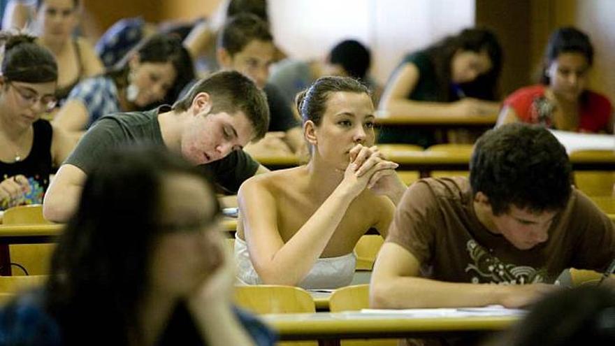 Estudiantes de Bachillerato de toda la provincia en las recientes pruebas de selectividad.