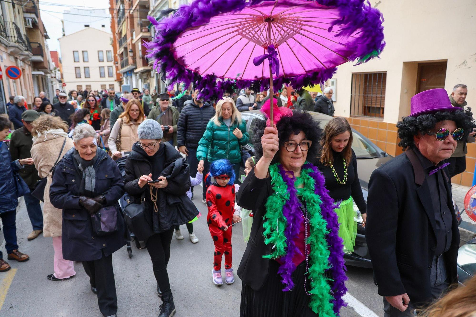 El Cabanyal se vuelca con el carnaval más americano con el 'Mardi Grass' de Nueva Orleans