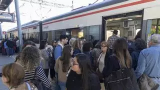 Caos y confusión para coger el último tren en Xàtiva: "Nos hacía mucha ilusión ir a la 'mascletà', pero no llegamos"