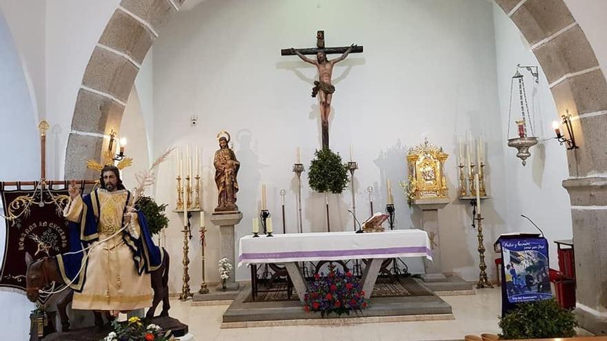 Imagen de Jesús en su Entrada Triunfal en el altar de la parroquia de San Sebastián.