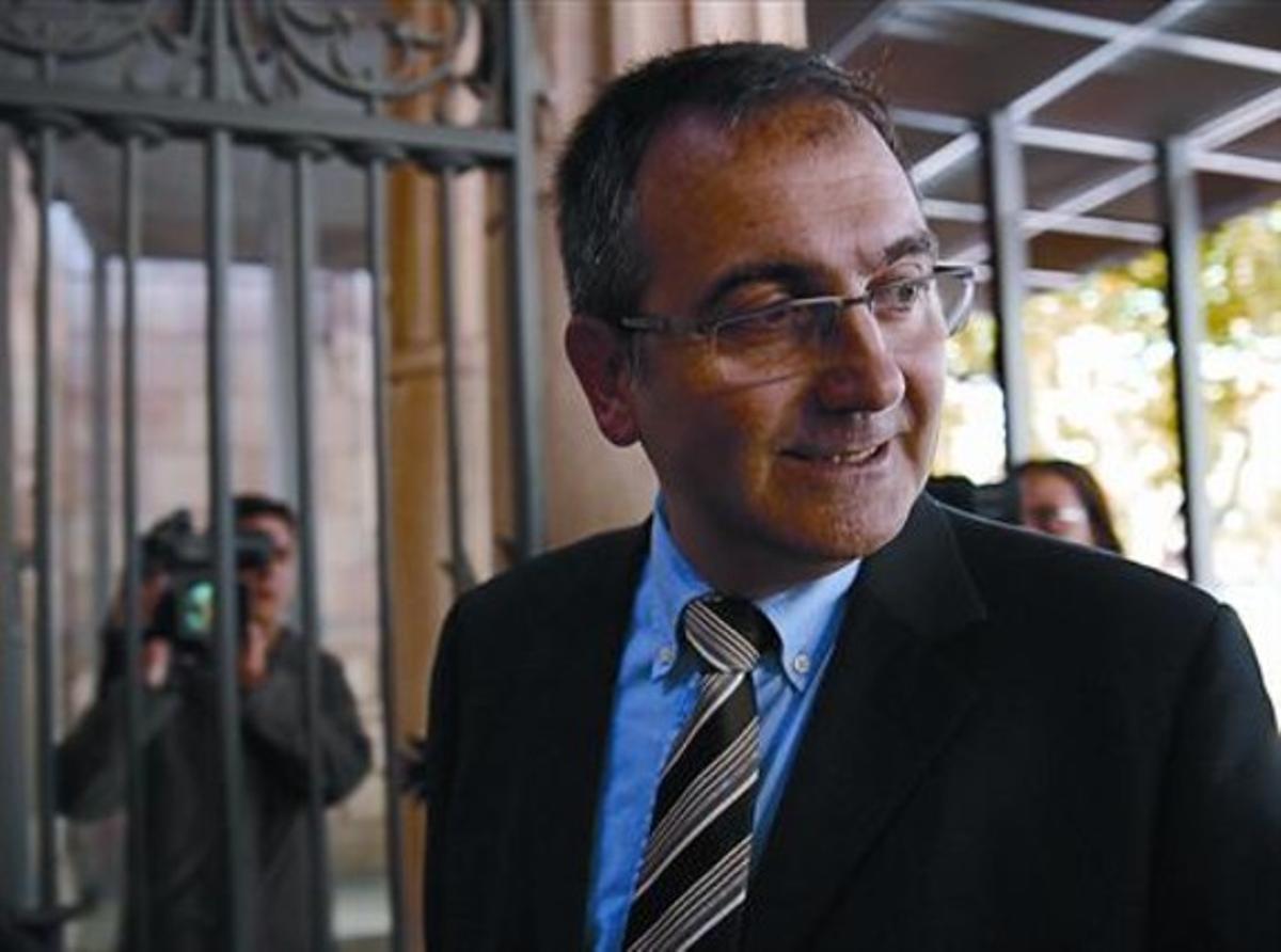 Josep Tous, ahir a l’entrar a declarar al Palau de la Justícia de Barcelona. Josep Tous, ahir a l’entrar a declarar al Palau de la Justícia de Barcelona.