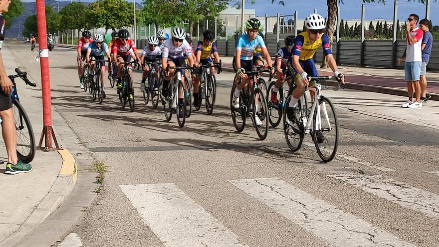 Ciclistas de las escuelas de Ontinyent y Aiacor suben al podio en el Trofeu d’Escoles de Sueca