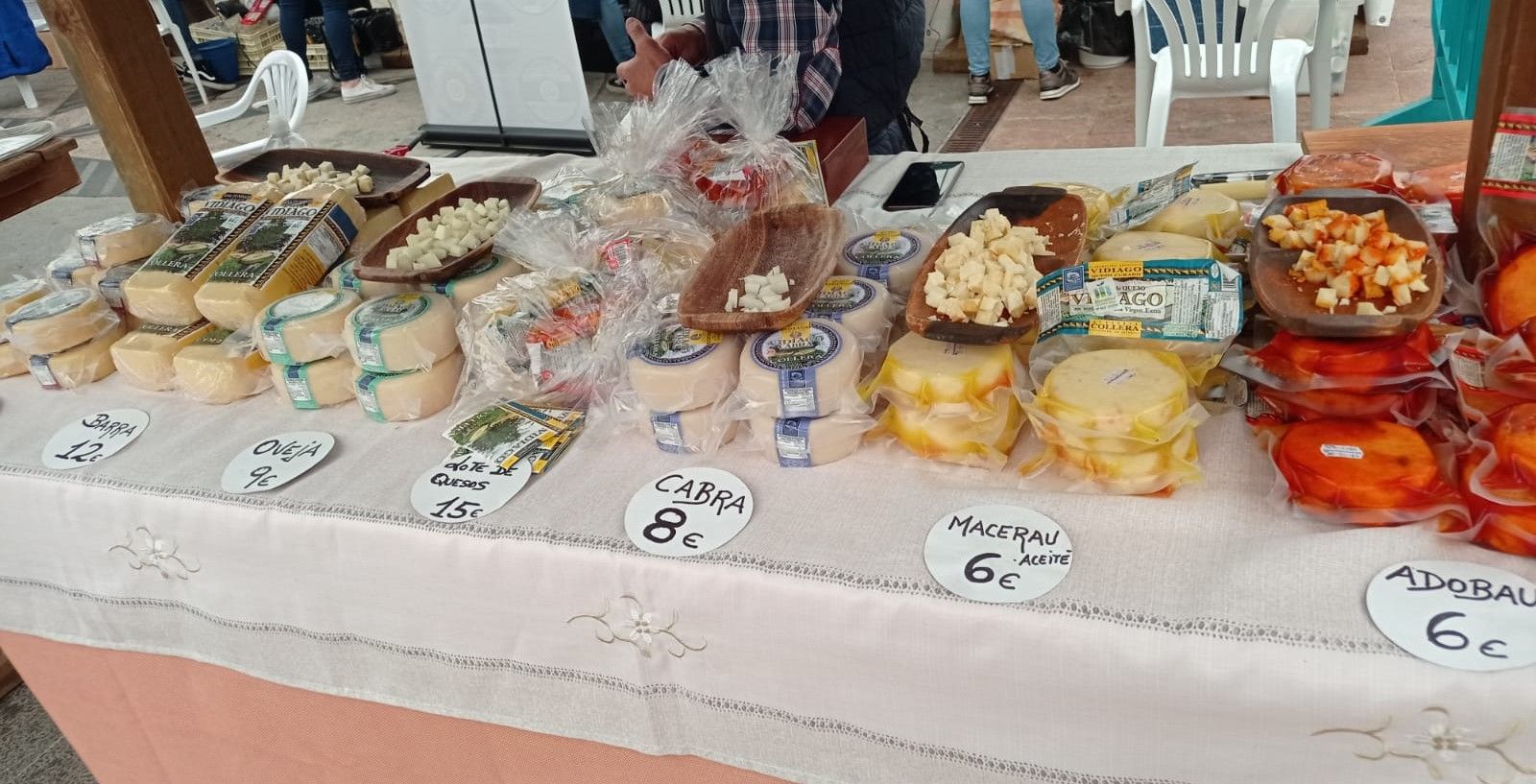 Cangas de Onís se da al queso: todas las imágenes de la feria regional en la capital del concejo