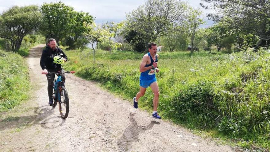 Álvaro Prieto batió ayer el récord de la Volta á Illa de Ons.   | // A.GRANADA