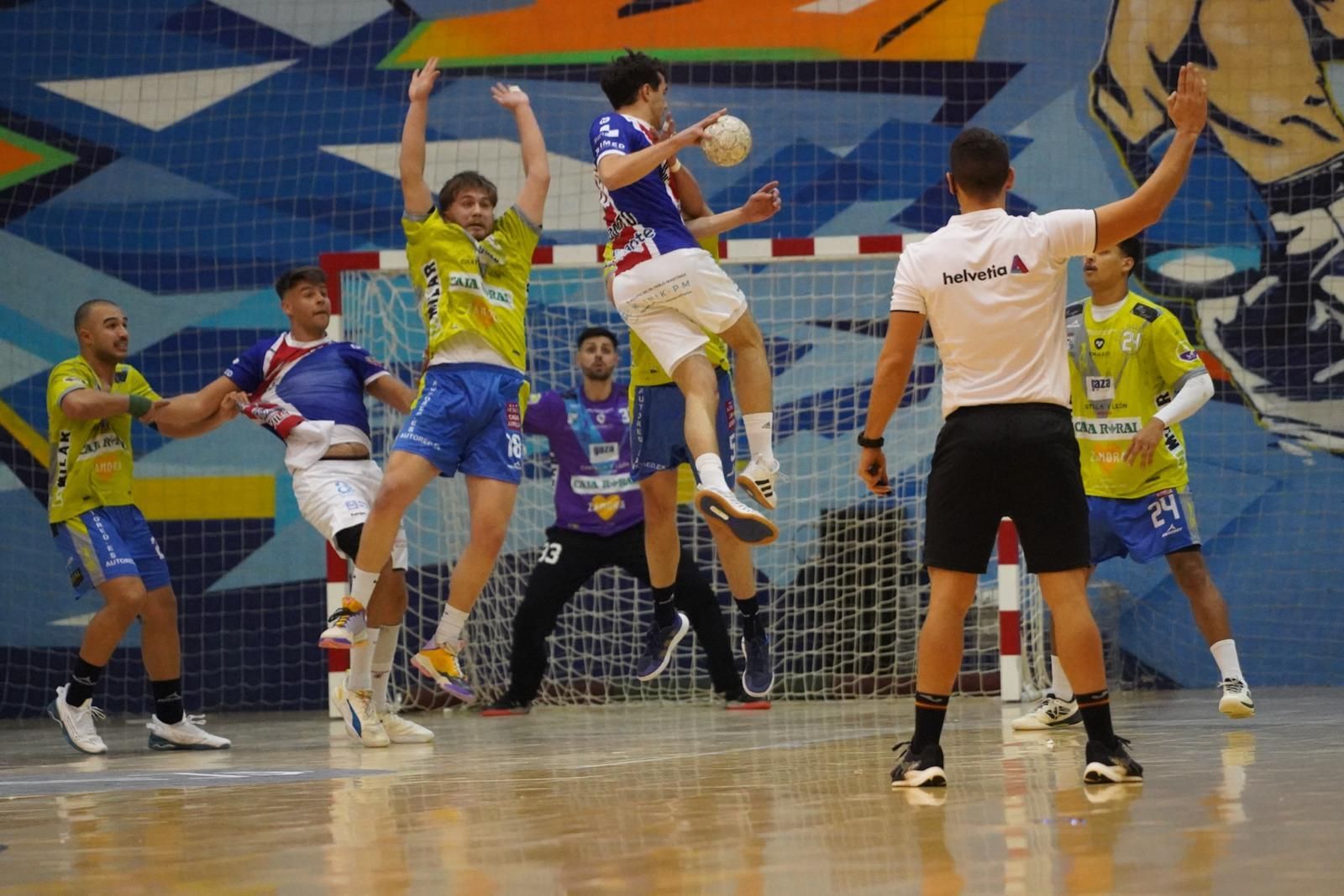 GALERÍAI | Las mejores imágenes del encuentro entre el Balonmano Zamora y el CD Agustinos