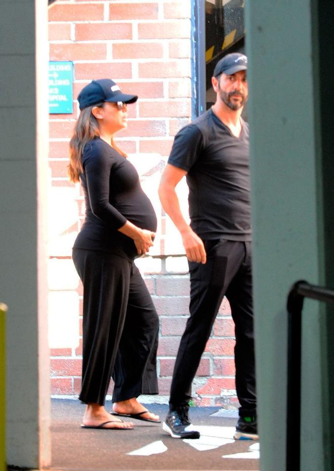 Eva Longoria y su marido Pepe Bastón de paseo por Los Ángeles