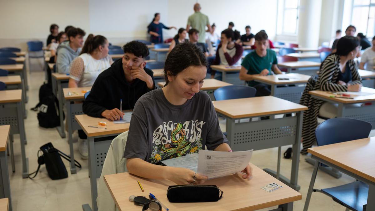 Un grupo de alumnos zamoranos, durante las pruebas de la EBAU. | Emilio Fraile
