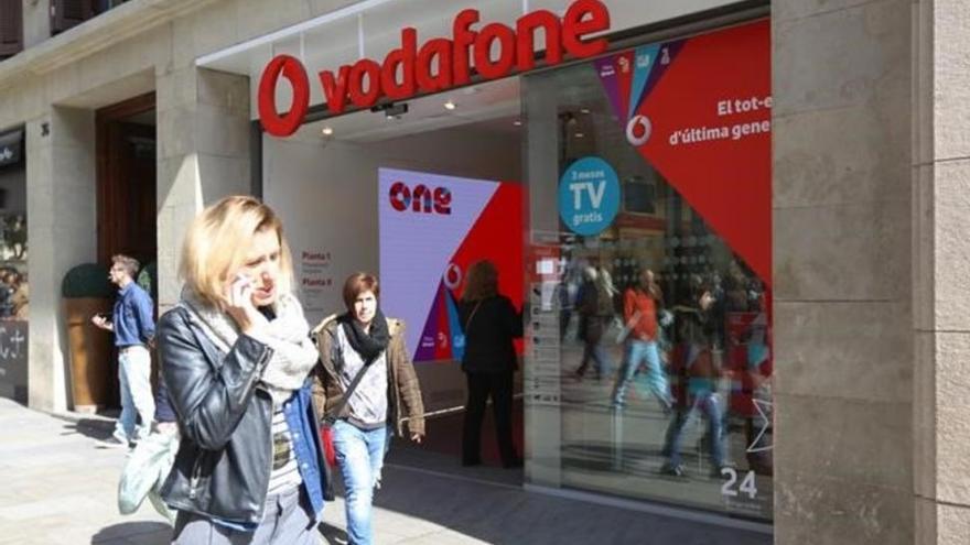 Vodafone sube precios entre 3 y 5 euros a cambio de más megas