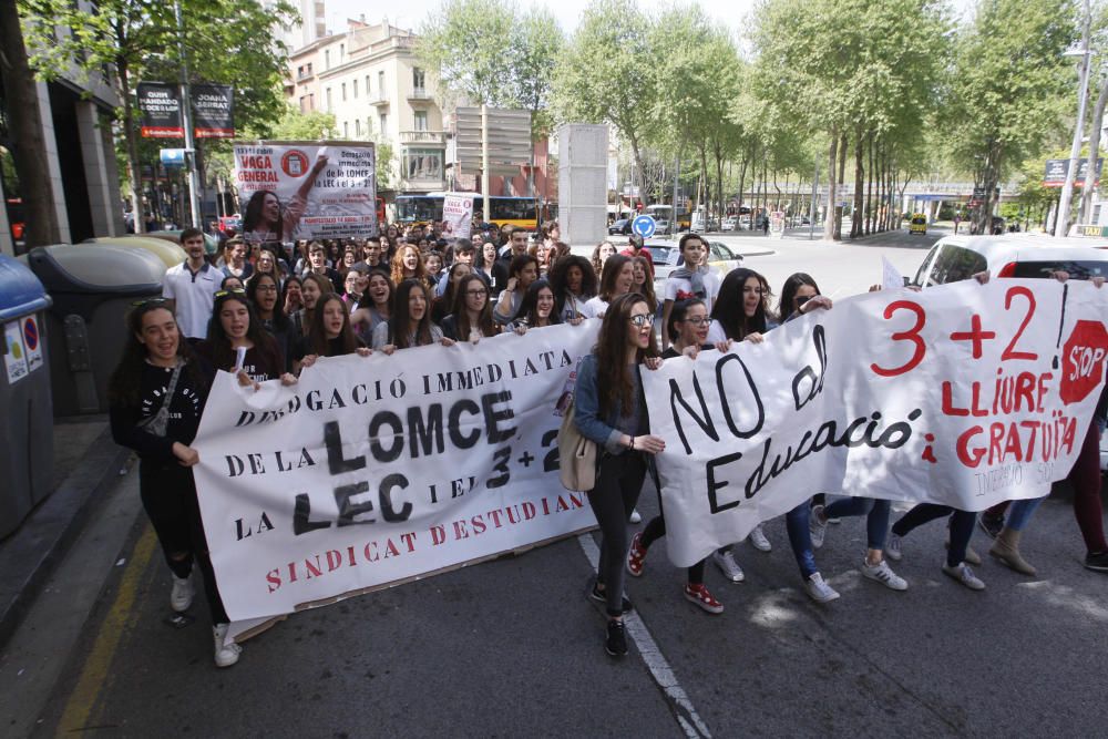 Un centenar d''estudiants rebutgen la Llei Wert a Girona