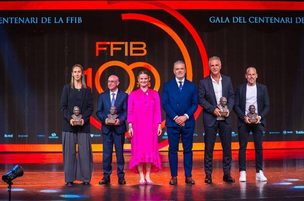La FFIB ha reconocido a los clubes, jugadores y personas que han ayudado a contruir y fomentar el fútbol en Baleares La FFIB ha reconocido a los clubes, jugadores y personas que han ayudado a contruir y fomentar el fútbol en Baleares