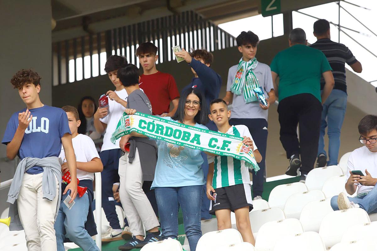 Las imágenes de la afición en el Córdoba CF - Badajoz