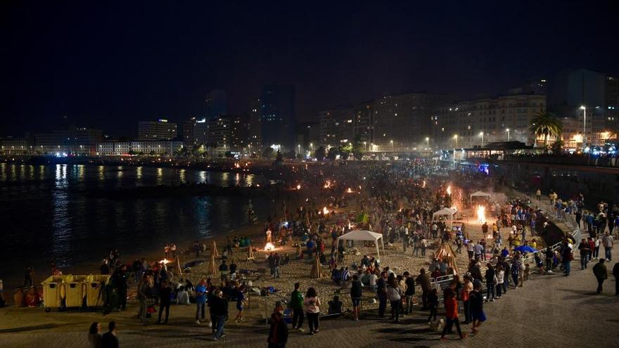 Las hogueras de San Juan volverán a las playas de A Coruña este verano