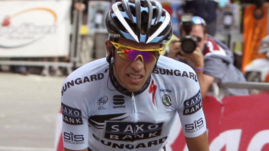 Alberto Contador durante una etapa del Tour de Francia 2011.
