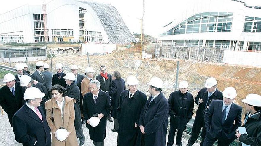 Bugallo, Fernández Antonio y Pérez Touriño acompañaron a los &quot;patronos&quot; a visitar las obras de la Cidade da Cultura.