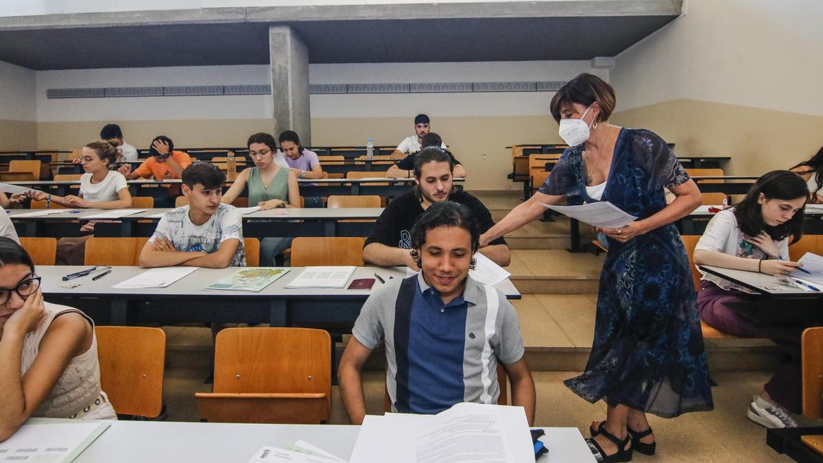 Estudiantes realizando la EBAU en Extremadura