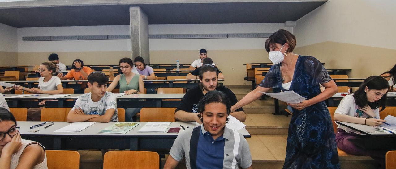 Estudiantes realizando la EBAU en Extremadura