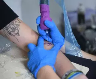 El gremio del tatuaje exige que se elimine la burocracia para poder homologar las tintas