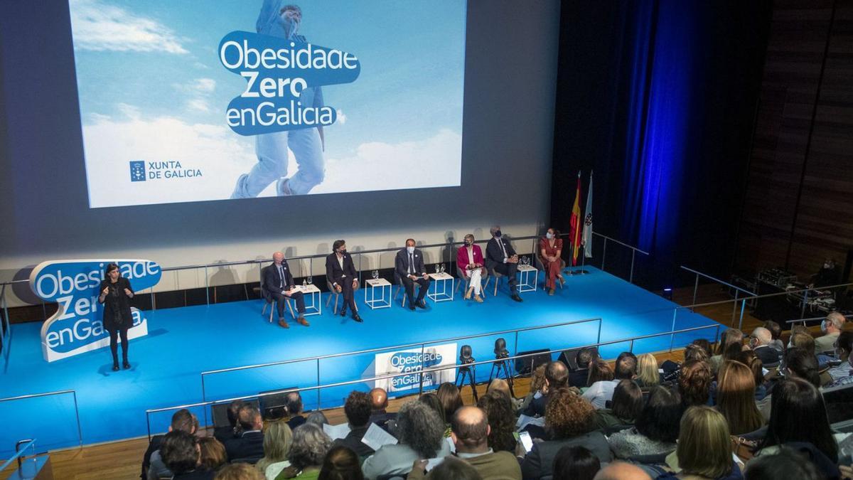 Un momento de la presentación del plan Obsesidade Zero, ayer en Santiago. / E. P.