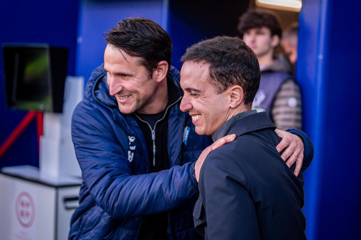 Beñat San José se saluda con Borja Jiménez