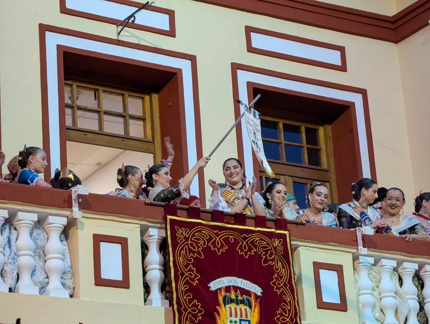 La Pobla de Vallbona entrega los premios a los monumentos de las comisiones falleras