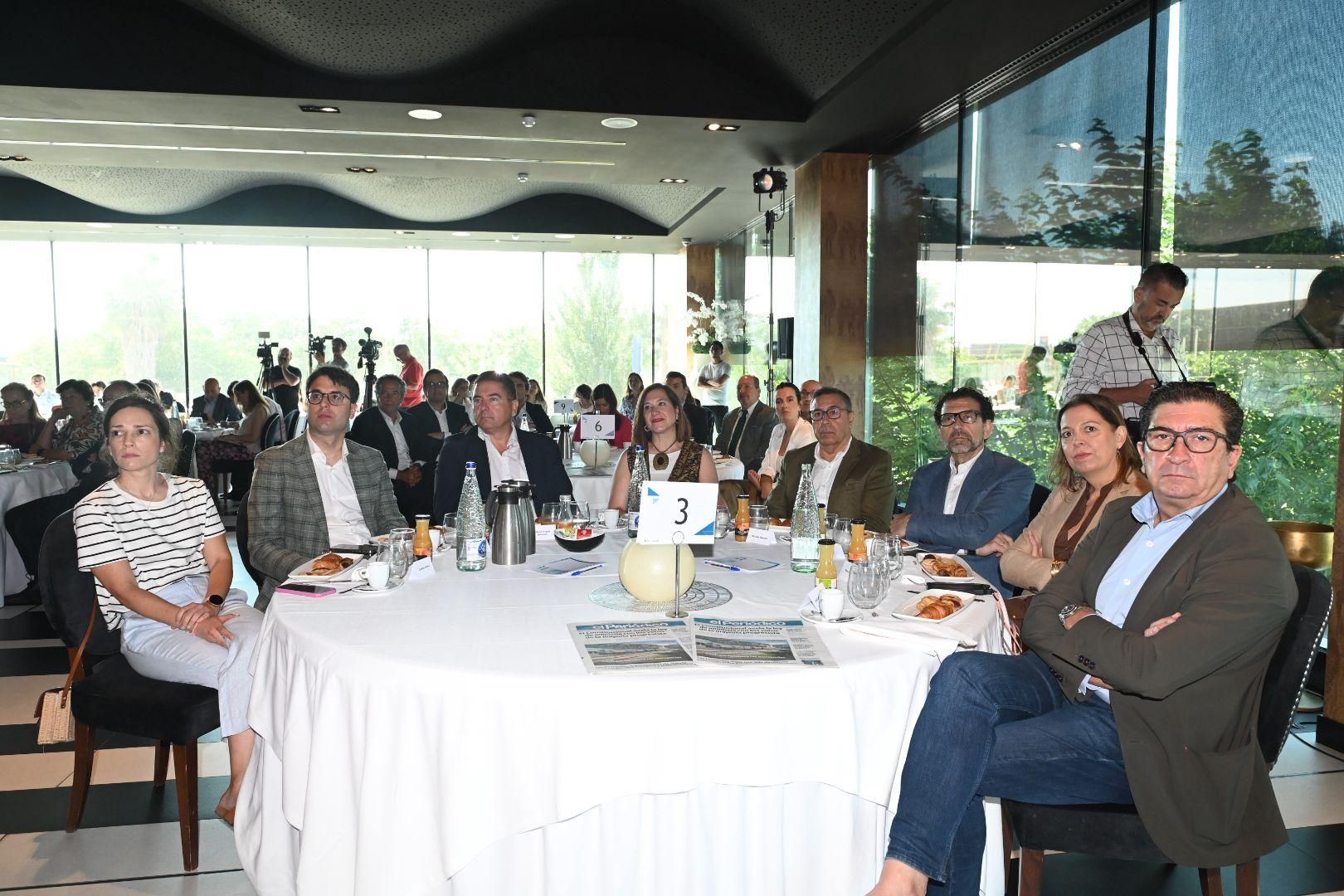 En imágenes | Natalia Chueca hace balance del ecuador del mandato en un desayuno con El Periódico de Aragón