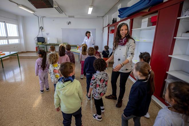 Aprendices de científica por un día en el CEIP Molinar de Palma