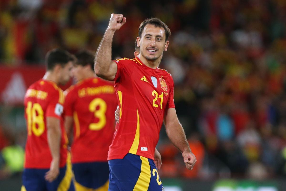 Mikel Oyarzabal celebra su gol ante Georgia en Elche