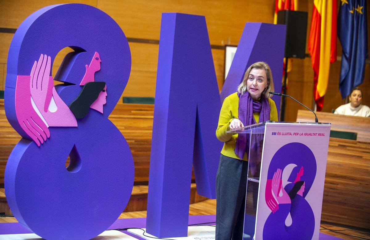 Natàlia Enguix durante la lectura del manifiesto