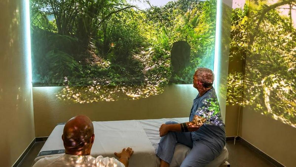 Tecnología inmersiva instalada en una habitación del Hospital de Torrevieja