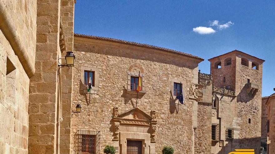 La Diputación de Cáceres y la UEX organizan jornadas sobre los retos de la administración local