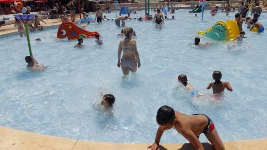 Piscinas infantiles bajo el foco