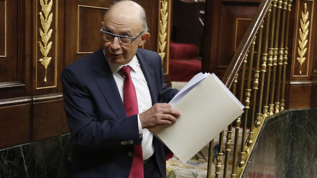 El ministro de Hacienda, Cristóbal Montoro, en el Congreso, este jueves.