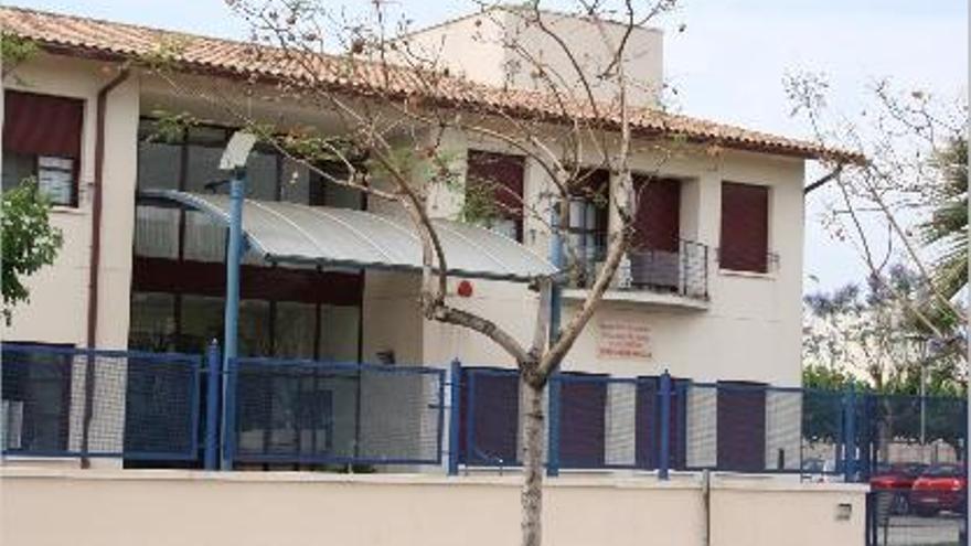 La fachada de la residencia de la tercera edad Vicente Vilar de Almassora.