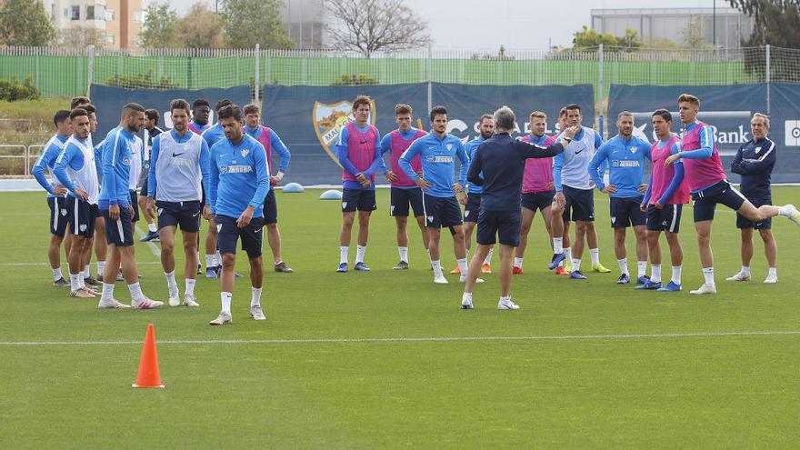 La plantilla malaguista se ejercitó ayer antes de partir hacia la capital gaditana.