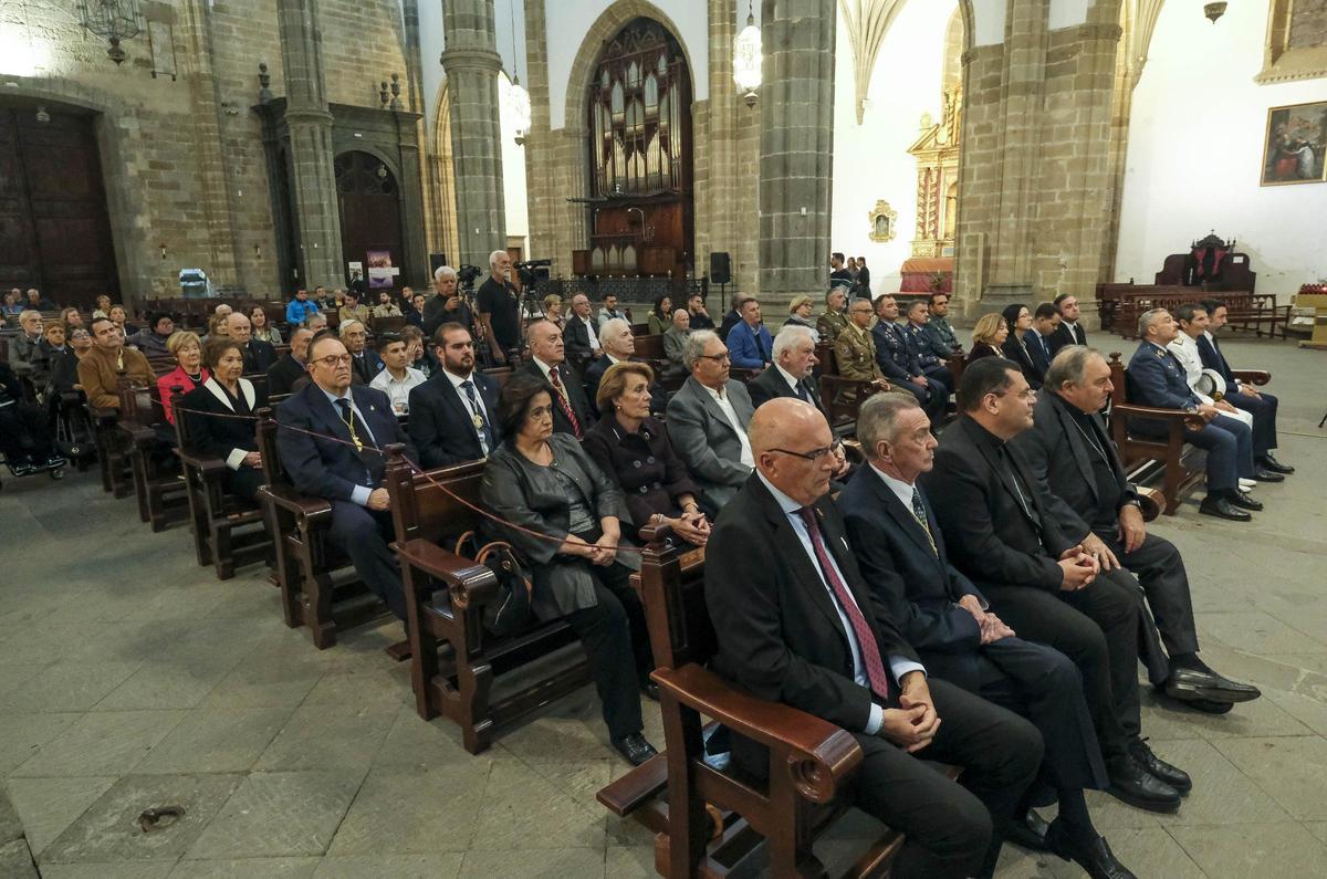 Vista del público asistente al pregón de la Semana Santa 2024 en la Catedral de Canarias.