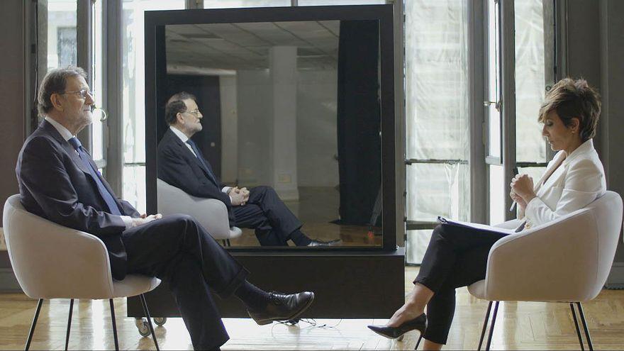 La periodista entrevista a Mariano Rajoy en uno de los especiales del 15-M