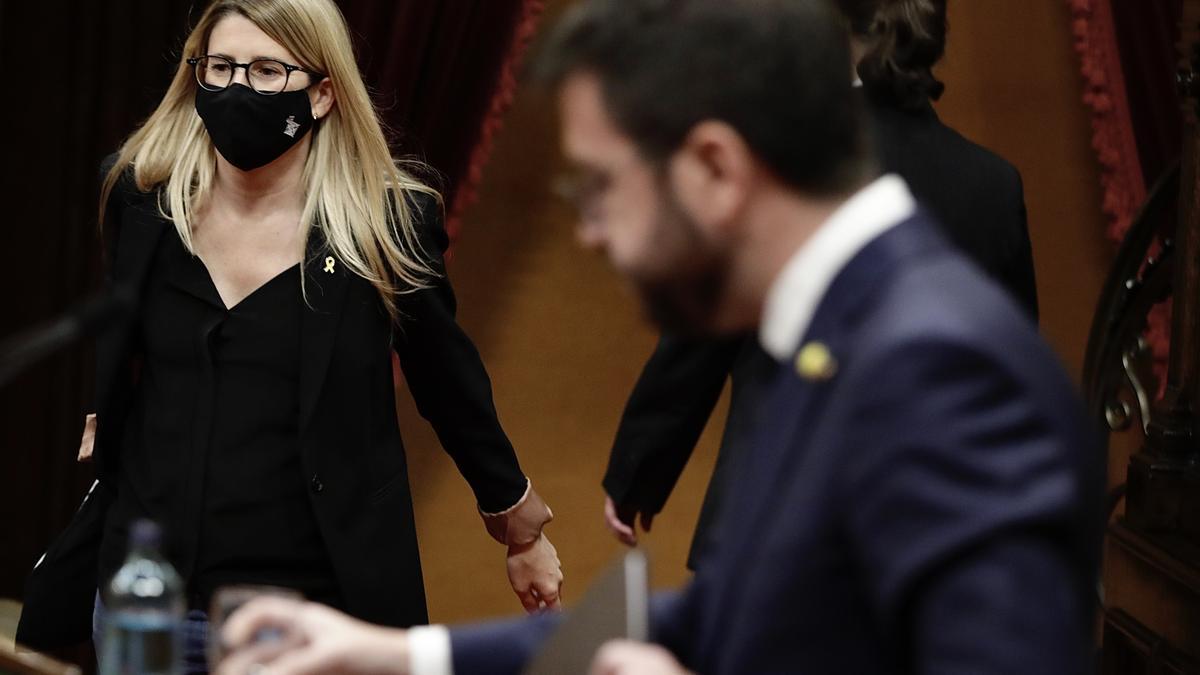 La diputada de JxCat Elsa Artadi, entrant al Parlament, durant una intervenció de Pere Aragonès. Imatge del 20 de maig del 2021. (Horitzontal)